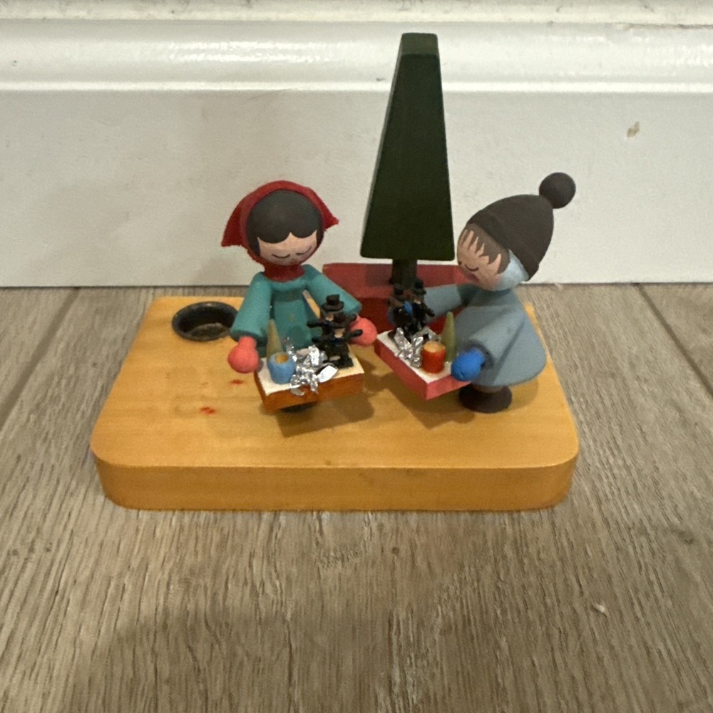 Erzgebirge Vintage Children Candle Holder‎ German Democratic Republic Era